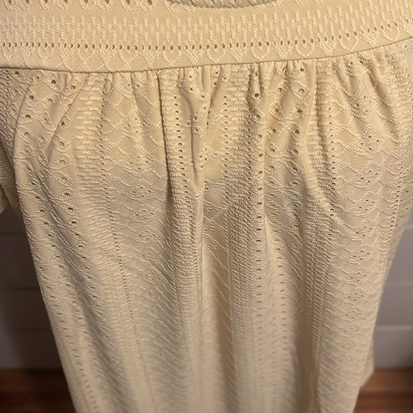 Kim Rogers Flutter Eyelet Top - Picture 2 of 7